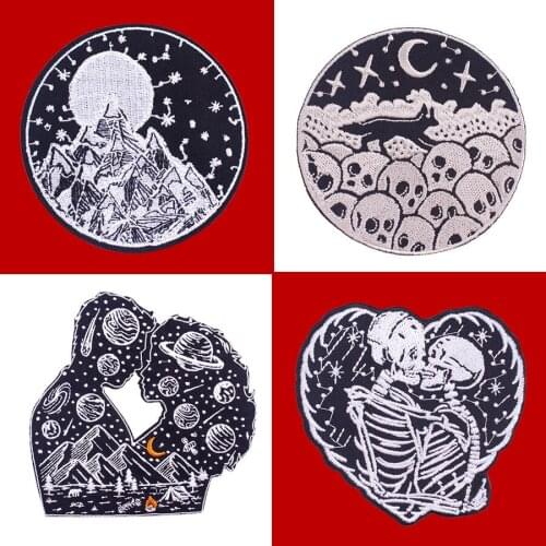 Black White Skull Lover Patches Embroidered Iron Ons Starry Sky Couples Badges Kissing Skeletons Appliques for DIY Punk Clothes