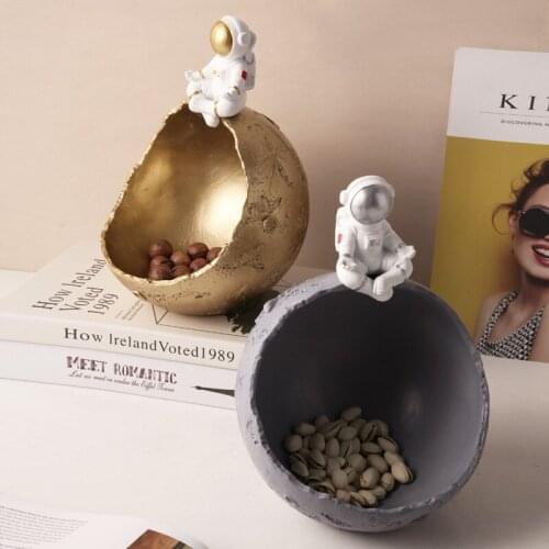 [HHT] Nordic Resin Crafts Astronaut Statue Porch Key Storage Ornaments Home Decor Livingroom Coffee Table Nut Snacks Fruit Tray
