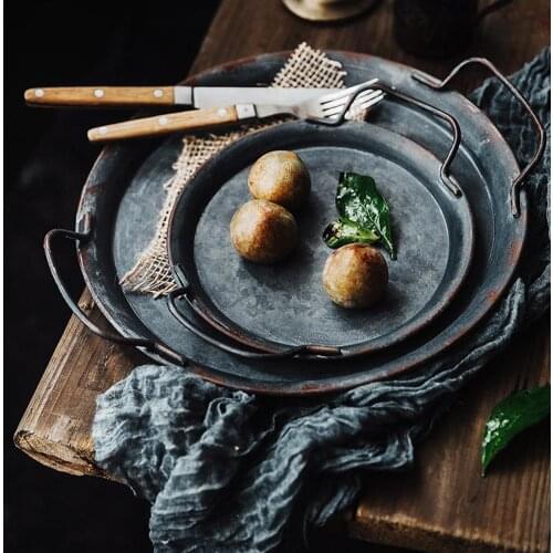 European Retro Round Iron Plate With Handles Metal Vintage Bread Tray Home Decoration Garden Restaurant Table Photographing