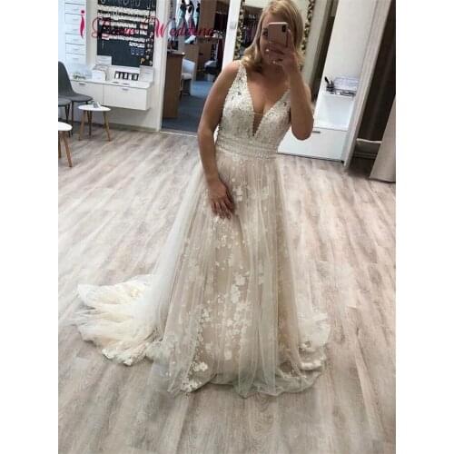 New arrival 2020 A Line Lace Wedding Dress Custom made Elegant Court Train Bridal Wedding Gown Vestido de novia