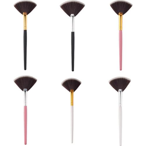 1pcs Mini Makeup Brush Fan Shape Cute Wood Handle Foundation Blush Blusher Powder Face Make up Brush Tools