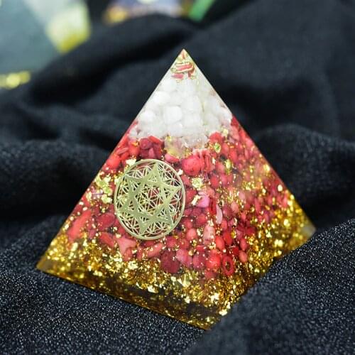 Orgonite Pyramid Muladhara Chakra Energy Crystal Red Coral Stone White Crystal Resin Pyramid Jewelry Decoration C0166