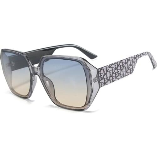 Fashion Oversized Square Sunglasses Women Retro Classic Frame Sunglasses Men High Quality Vintage Gradient Glasses UV400 Driving