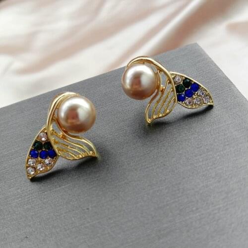2021 New Korean Style Earrings Fashion Temperament Net Red Pearl Crystal Mermaid Simple And Small Womens Earrings Orecchini