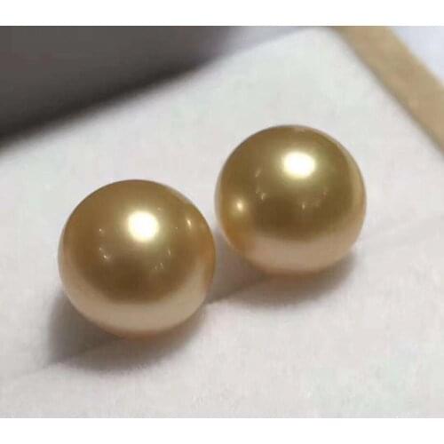 Charming pair of 10-11mm south sea round gold pearl earring 18/ k