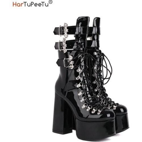 2021 Winter Motorcycle Boots Mid Calf Women Punk Style Black Pumbs More Bat Belt Buckles Cross Lace-Up Cool Platform Shoes