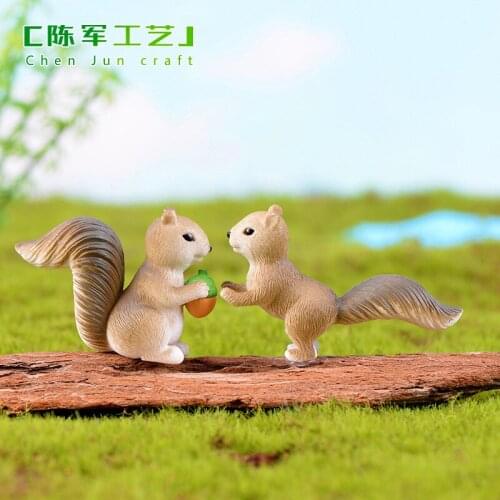 4pcs Lovely Squirrel Family Model Cartoon Animal Figurine Dollhouse Cake Home Decor Miniature Fairy Garden Decoration