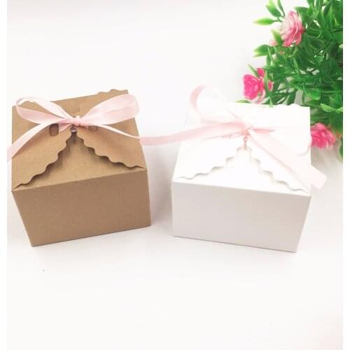 30pcs/lot 9*9**6cm Kraft Paper Square Candy Box Wedding Favors Candy Holder Bags Wedding Party Gift Boxes with Free Ribbon