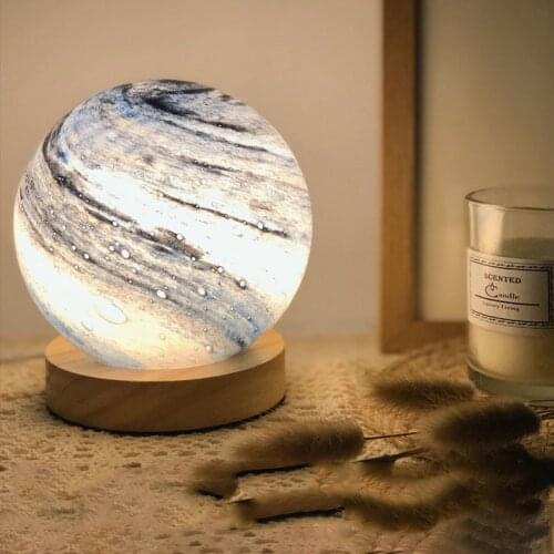 Planet table lamp moon creative birthday gift starry night bedside lamp net red bedroom Saturn table lighting moon lamp
