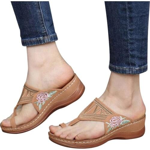 Casual Beach Elastic Band Female Sandalias 2021 Plus Size Embroidered Buckle Clip Finger Comfortable Wedge Heel Female Sandals
