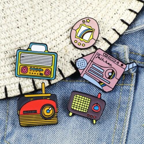 Vintage Radio TV Recorder Enamel Pins Cartoon Music Player Pin Men Women Denim Jackets Lapel Pins Classic Jewelry Brooches Badge