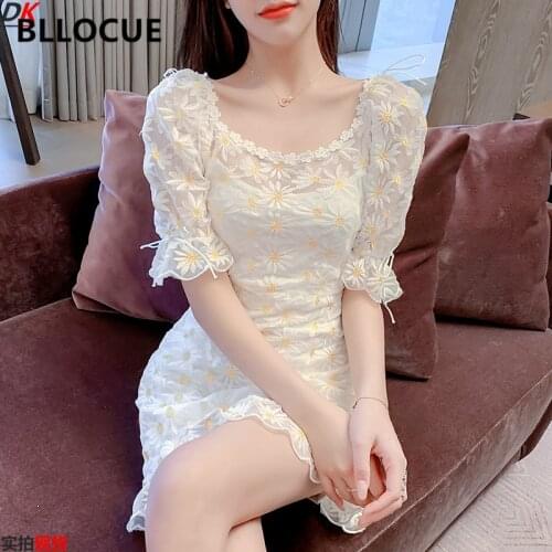 BLLOCUE Flower Embroidery Square Collar White Small Daisy Dress 2020 Summer New Bubble Sleeve Retro Sweet Dress