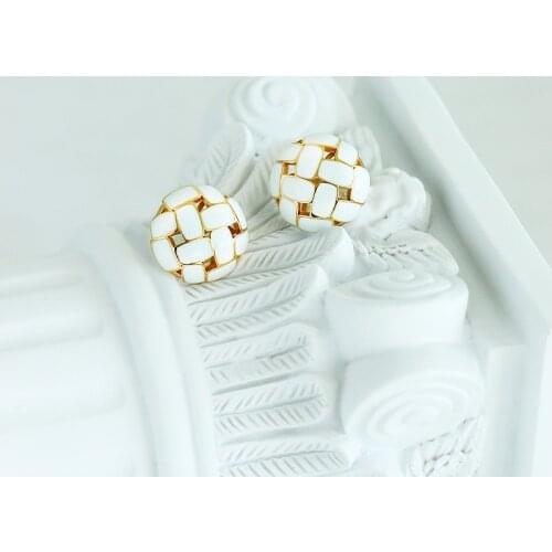 Simple Elegant White Dream Weaving Button Earring Fashion Jewelry Copper S925 Needle Stud Ears Good Gift