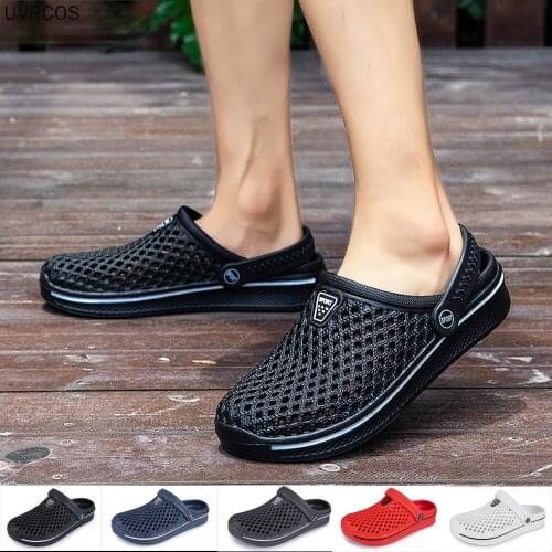 Mens and Womens Crocks Sandals Couple Summer Hole Shoes Beach Flat Slippers Garden Shoes Unisex Lightweight Shoes 2021