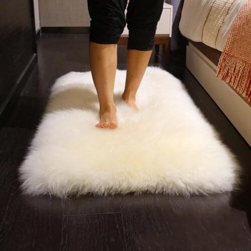 Warm soft genuine sheepskin fur bed slide rug, home decoration beige white sheep fur cloak room floor mat, fur bedside carpet