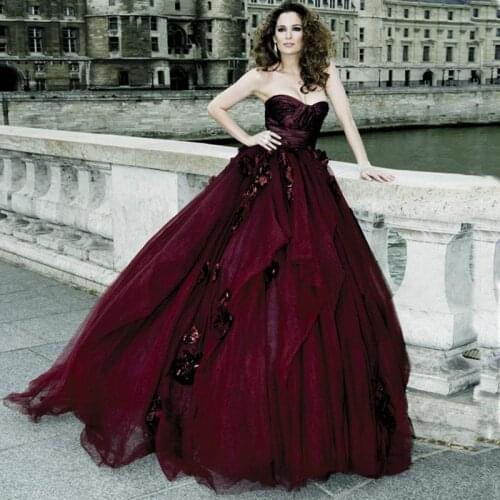 Gothic Victorian Ball Gown Wedding Dresses Halloween Cosplay Bridal Gowns Burgundy Ruched Sweetheart Tulle Gowns Handmade Flower
