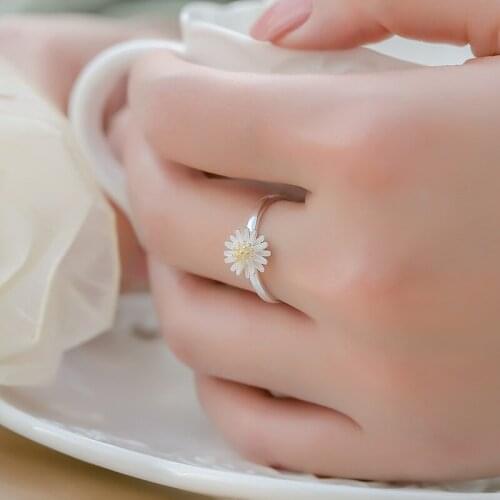 Original Design Popular Daisy Flower Finger Ring Simple Rings for Women Wedding Engagement Jewelry Gifts