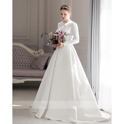 Elegant A-Line Wedding Dress 2021 Glamorous O-Neck Long Sleeve Bride Dresses Satin Muslim Bridal Gowns