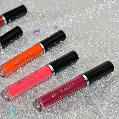 The new beauty velvet lip glazed lipstick, Not easy to touch a cup of lip gloss moisturizing moisturizing lipstick