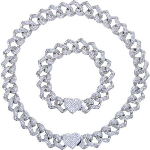 2021 New Hot Selling Iced Out Bling Valentines Day Gift Jewelry Micro Pave 5A CZ Heart Shaped Cuban Chain Choker Necklace