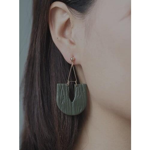 2021 Trendy Autumn Winter Polymer Clay Molded Elegant Unique Geometric Dangle Stud Pendant Statement Earring For Women Jewelry