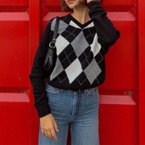 New Winter V-Neck Diamond Plaid Knitted Sweater Loose College Style Pullover Jacket Retro Casual Sweater