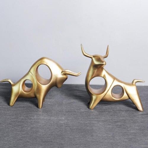 Abstract Resin Golden Bull Sculpture Ox Cattle Statue Wine Cabinet Realistic Funny Display Mold Art Craft Home Decor Ornament