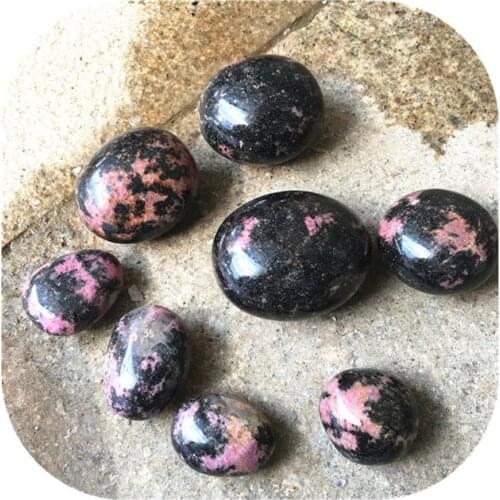 Natural polished quartz crystals healing Plum black Tourmaline palm stone for Home Decoration