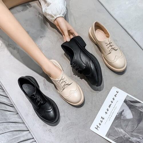 2021 College Girls carved pattern brogue shoes women solid round toe thick heels loafers ins lace up oxfords woman bullock flats
