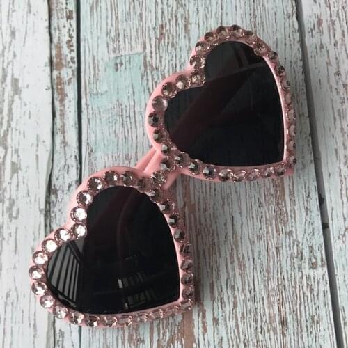 Pink Heart Shades Women Sunglasses Handmade Crystal Diamond Female Eyewear 7Colors Love Shape Sun Glasses UV400 Cheap Eyeglass