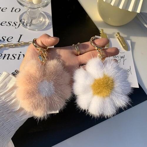 Real Mink fur keychain Sun flower Pendant Multiple color Refreshing Little Daisy For Womens Car Key Ring Bag Charm Key Chains