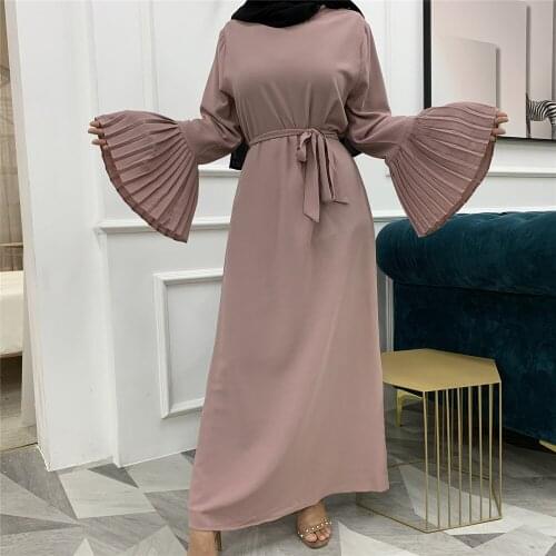 Hot Sale NEW Flare Sleeve Abaya Dubai Arabic Muslim Fashion Hijab Dress Islam Clothing Maxi Dress Womens Pleated Vestidos Robe