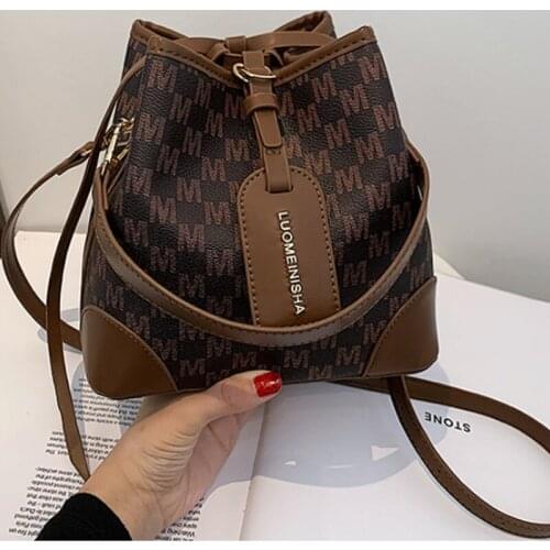 Retro Fashion Letter Printed Bucket Bag 2021 New Womens Shoulder Bag Leisure Messenger Bag