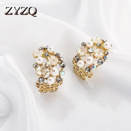 ZYZQ Korean Simple Geometric Hollow Flower Stud Earrings For Women Temperament C-shaped Hoop Earrings Fashion jewelry 2021