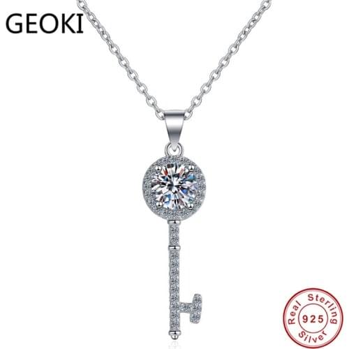 Geoki Passed Diamond Test Perfect Cut 0.5-1 ct Good Moissanite Key Pendant Necklace Women 925 Sterling Silver Diamond Necklaces