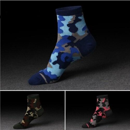 Mens thickened sports socks autumn and winter mens cotton socks camouflage socks keep warm in the middle of the movement tide