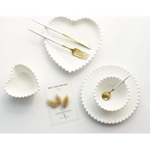 Multi-project White Dish Plate Minimalist Ceramic Bead Edge Heart-Shaped Beads Side Dish Dessert Plate Bowl Without spoon fork