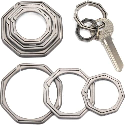 1Pcs Titanium Alloy Key Ring Super Lightweight Hanging Keychain Buckle Pendant For Man Car Keyring Holder Male Creativity Gift