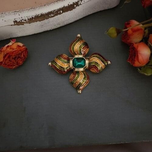 European and American court retro Dong Brooch female drop oil enamel exotic style Brooch emerald cross pin new style