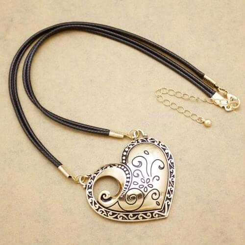 Heart Pendant Necklace for Women Western Vintage Ethnic Etched Scroll Leather Link Chain Choker Collar Long