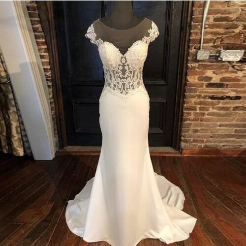Elegant Wedding Dresses Scoop Neck Illusion Bodice Appliques Vestido De Noiva Mermaid White Ivory Covered Button Wedding Gowns