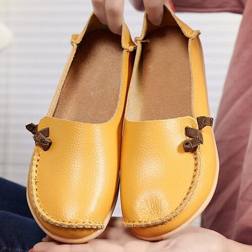 Womens Leather Shoes Flat Bottom Ladies Casual Mom Shoes Soft Loafers Womens Shallow Summer Comfort Flats Nursing Shoes Female