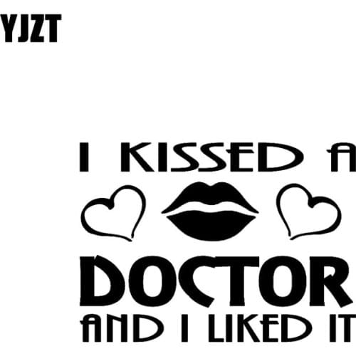 YJZT 15CM*10.9CM I KISSED A DOCTOR AND I LIKED IT VINYL DECAL PERSONALITY CAR STICKER Black/Silver C3-0202