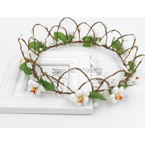 Hand Crafted Vintage Wedding Bride Queen Princess Tiara Foam Flowers Crown White Prom Headpiece Women Carnival Party Headdress