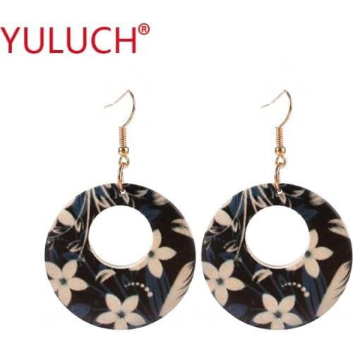 YULUCH 2018 Vintage Ethnic Design Wooden Hollow Earrings Round Painted Small Wildflower Pendant Fashion Woman Earrings Gift