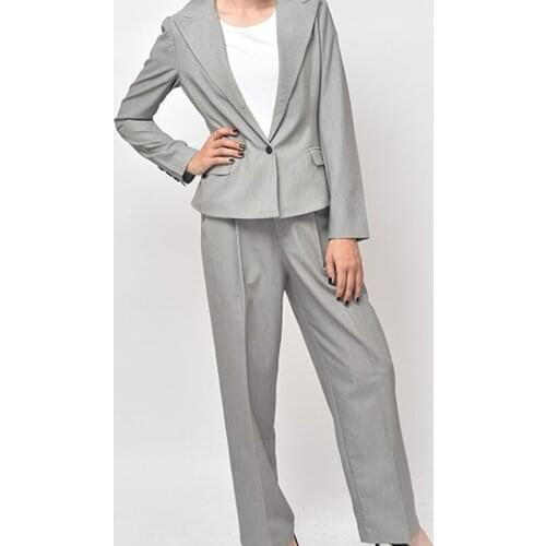 The elegant fabric of 2021SS suit version with grey waist retraction in spring 2021 is soft and comfortable