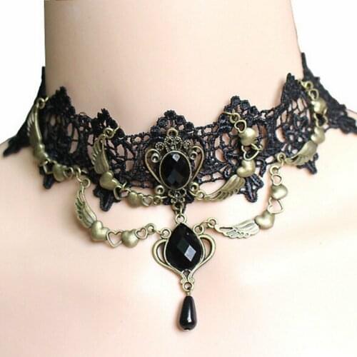 Ladies Black Lace Necklace Retro Exaggerated Female Jewelry Love Heart Peach Heart Crystal New Fashion Fashion Clavicle Chain