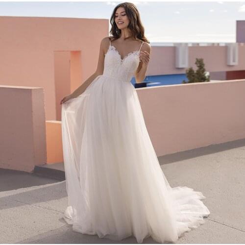 Chic A-Line Tulle Sweep Train Wedding Dress 2021 V-Neck Spaghetti Straps Lace Appliques Backless Bridal Gowns