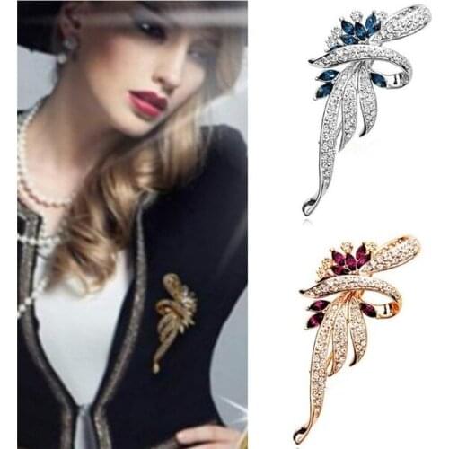 1pc New Shining Crystal Brooches Lovely For Female Retro Fashion Women Jewelry Gift