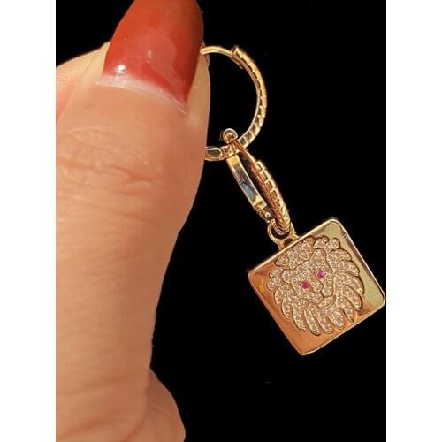 AAA Fashion Asymmetry Hoop Earrings Dual Used Circle Buckle Jewelry Charms Mighty Lion Designer Earrings for Women